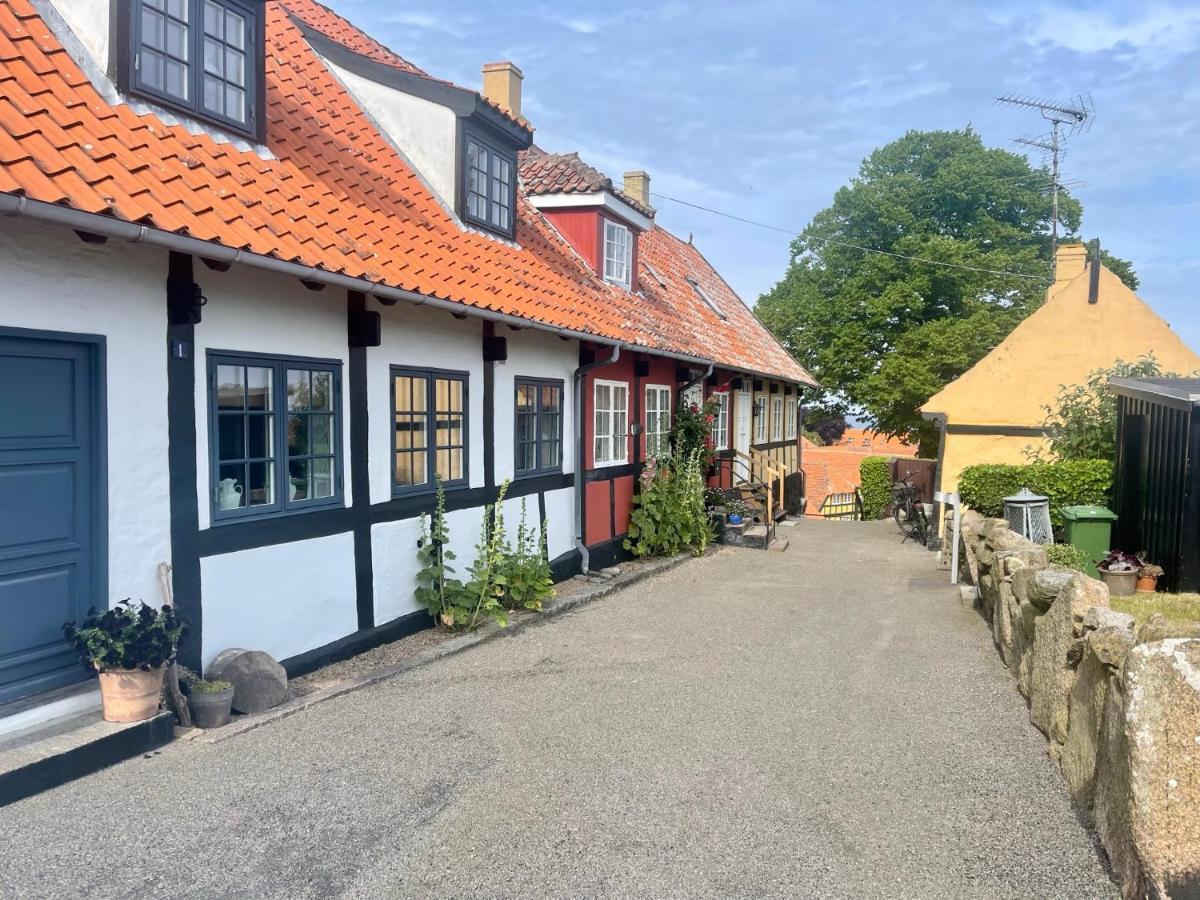 Nybygget Hus I Svaneke Taet Pa Klipper, Skov Og Hav المظهر الخارجي الصورة