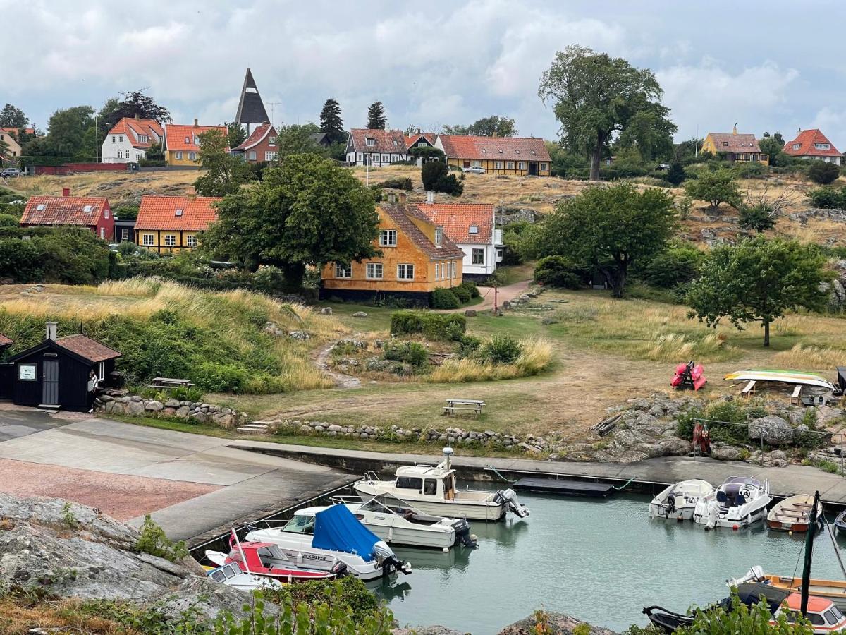 Nybygget Hus I Svaneke Taet Pa Klipper, Skov Og Hav المظهر الخارجي الصورة